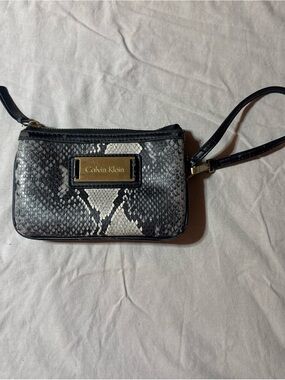 Calvin Klein Black & Gray Snake-Print Wristlet Clutch